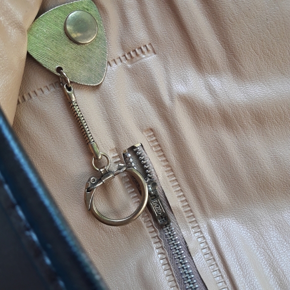 Vintage Leather Bag Built-in Brass Mirror Vinyl Clutch Purse Vtg 1960s 70s Case - Picture 13 of 16